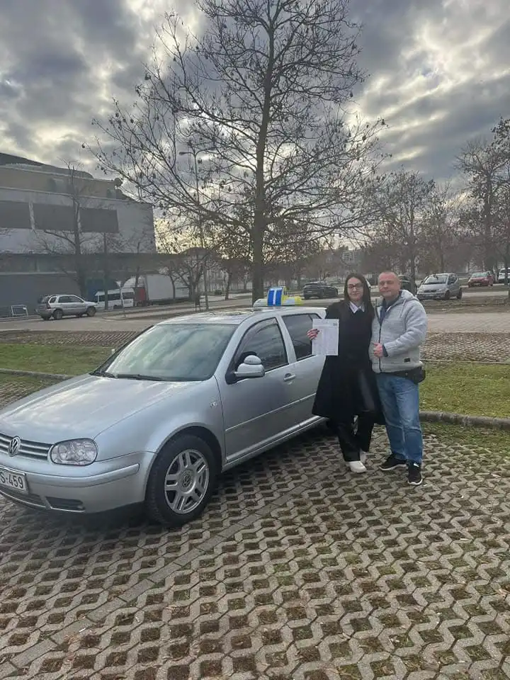 Betti - Pegazus Autósiskola sikeres vizsgázó Debrecen